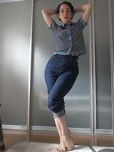 Cropped boxy patterned shirt and Vivien of Holloway jeans high waisted vintage