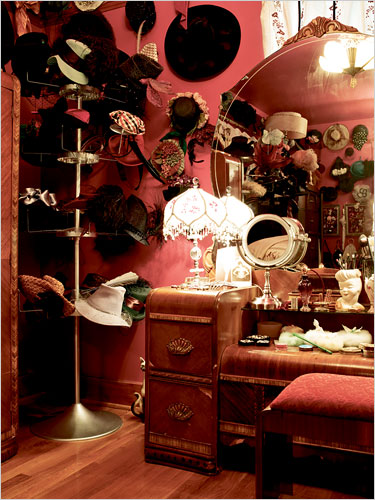 ditavontese_instyle_feb2011_hats-vanity