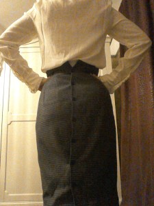 Button back Eighties high waisted pencil skirt